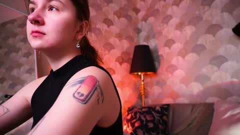 Frances  Next streams Thu Fri Sat 8am -  4pm GMT3 online show from 04/19/26, 05:29