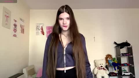 Snapshot of minforbush chatting on 11/07/25, 06:02 Amelia online show from 11/07/25, 06:02