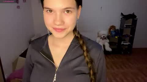 Snapshot of minforbush chatting on 11/11/25, 04:29 Amelia online show from 11/11/25, 04:29