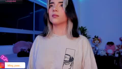 Snapshot of ming_yue_ chatting on 02/11/25, 02:35 My name is Fer Nice to meet you give it a thumbs up please its important online show from 02/11/25, 02:35