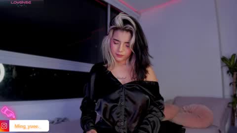 Snapshot of ming_yue_ chatting on 02/14/25, 06:02 My name is Fer Nice to meet you give it a thumbs up please its important online show from 02/14/25, 06:02