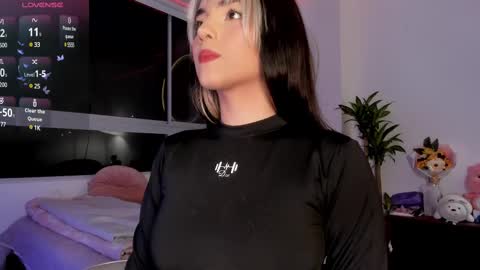 Snapshot of ming_yue_ chatting on 03/05/25, 02:57 My name is Fer Nice to meet you give it a thumbs up please its important online show from 03/05/25, 02:57