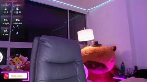 Snapshot of ming_yue_ chatting on 11/19/25, 04:56 My name is Fer Nice to meet you give it a thumbs up please its important online show from 11/19/25, 04:56