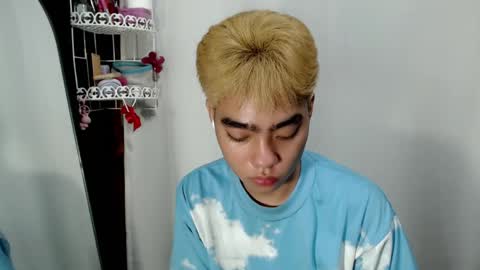 mingkla_man online show from 04/27/26, 06:33