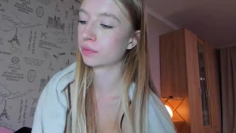 Snapshot of minidiva_ chatting on 10/04/25, 09:35 Amelia online show from 10/04/25, 09:35