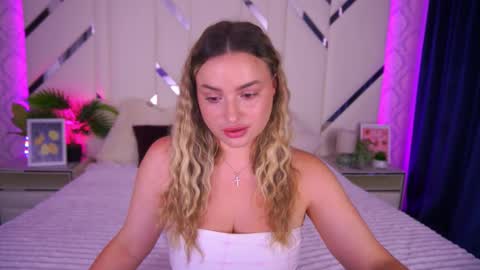 Snapshot of minifox_ chatting on 09/22/25, 06:37 minifox_ online show from 09/22/25, 06:37