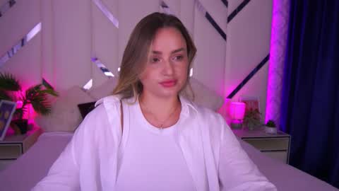 Snapshot of minifox_ chatting on 09/24/25, 06:28 minifox_ online show from 09/24/25, 06:28