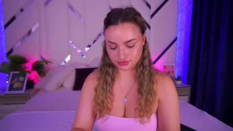 Snapshot of minifox_ chatting on 10/07/25, 06:43 minifox_ online show from 10/07/25, 06:43