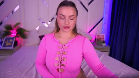 Snapshot of minifox_ chatting on 10/11/25, 08:24 minifox_ online show from 10/11/25, 08:24