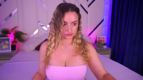 Snapshot of minifox_ chatting on 10/12/25, 07:07 minifox_ online show from 10/12/25, 07:07