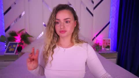 Snapshot of minifox_ chatting on 10/15/25, 07:52 minifox_ online show from 10/15/25, 07:52