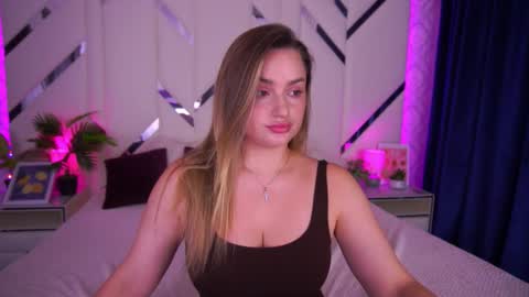 Snapshot of minifox_ chatting on 10/17/25, 07:55 minifox_ online show from 10/17/25, 07:55