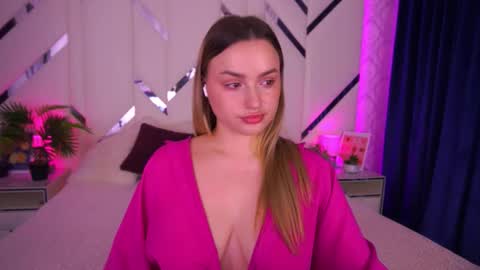 Snapshot of minifox_ chatting on 10/30/25, 08:05 minifox_ online show from 10/30/25, 08:05