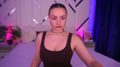 Snapshot of minifox_ chatting on 11/18/25, 08:19 minifox_ online show from 11/18/25, 08:19