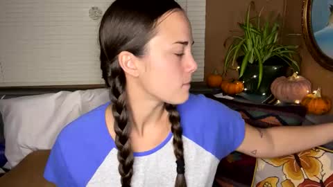 minimaggie online show from 10/18/25, 01:08