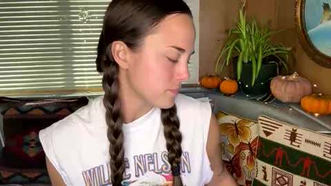 minimaggie online show from 11/12/25, 07:24