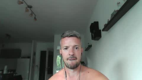 Snapshot of minka28 chatting on 06/15/26, 05:04 minka28 online show from 06/15/26, 05:04