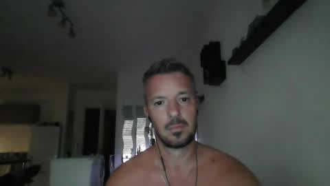 Snapshot of minka28 chatting on 07/12/26, 05:15 minka28 online show from 07/12/26, 05:15