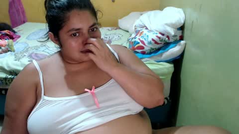 Snapshot of minnie_bbw69 chatting on 04/08/26, 01:05 Andrea online show from 04/08/26, 01:05