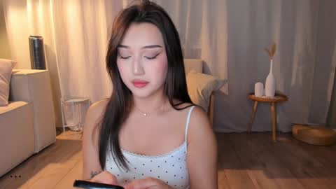 Snapshot of minnie_jin chatting on 11/17/25, 02:12 minnie_jin online show from 11/17/25, 02:12