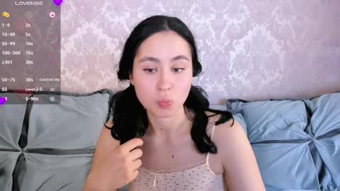 Snapshot of minniiemile chatting on 11/06/25, 08:10 Minnie online show from 11/06/25, 08:10