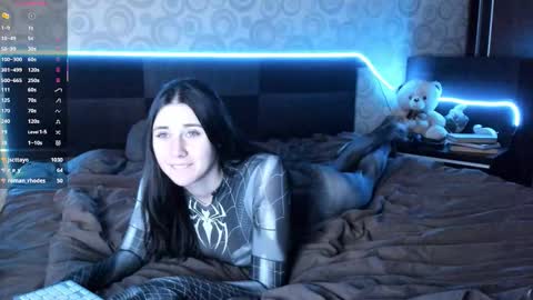 Snapshot of mionill chatting on 12/14/25, 10:36 Hi Im Naomi online show from 12/14/25, 10:36