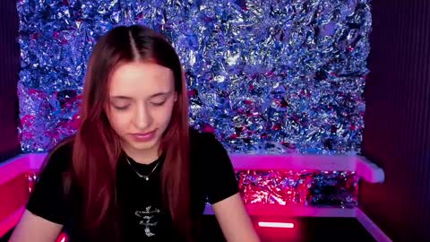 Snapshot of mipsymipson chatting on 02/07/25, 04:24 NEXT STREAM NOVEMBER 27282930 online show from 02/07/25, 04:24