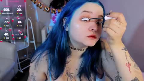 Snapshot of mira_fyre chatting on 10/19/25, 09:04 MIra online show from 10/19/25, 09:04