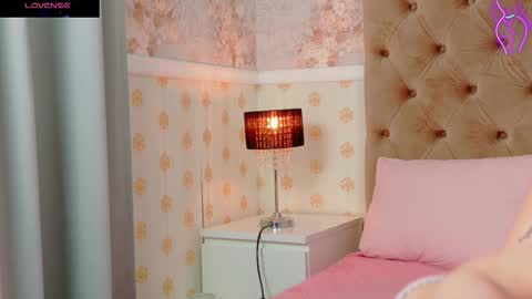 mira_lynxx online show from 10/20/25, 04:24