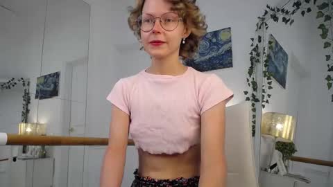 mira_marni online show from 09/30/25, 11:15