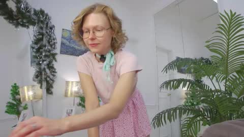 mira_marni online show from 12/18/25, 11:05