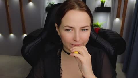 Snapshot of mira_mermayd chatting on 01/10/25, 04:33 Mira online show from 01/10/25, 04:33