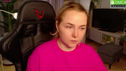 Snapshot of mira_mermayd chatting on 05/17/26, 01:03 Mira online show from 05/17/26, 01:03