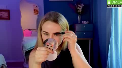 Snapshot of mira_mermayd chatting on 05/28/26, 01:58 Mira online show from 05/28/26, 01:58