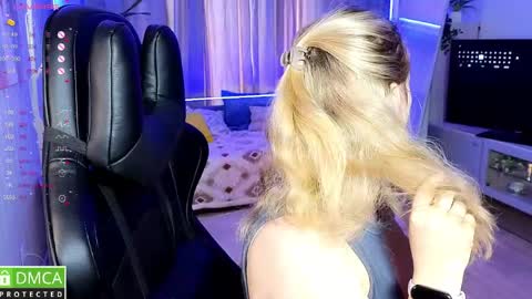 Snapshot of mira_mermayd chatting on 06/06/26, 01:11 Mira online show from 06/06/26, 01:11