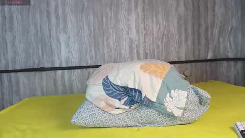 mira_one_ online show from 12/01/25, 11:26