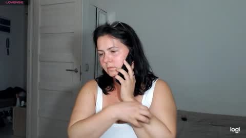 Snapshot of miradiaz chatting on 09/12/25, 06:52 Meera online show from 09/12/25, 06:52