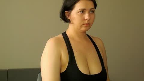 Snapshot of miradiaz chatting on 06/04/26, 08:42 Meera online show from 06/04/26, 08:42
