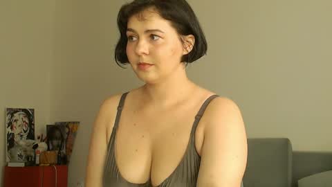 Snapshot of miradiaz chatting on 06/07/26, 07:45 Meera online show from 06/07/26, 07:45