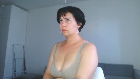 Meera online show from 07/16/26, 10:32