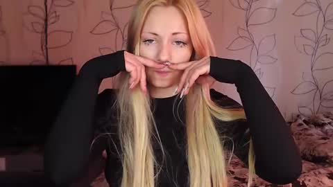 Snapshot of mirahardmanxx chatting on 03/10/25, 11:53 Happy New Year online show from 03/10/25, 11:53