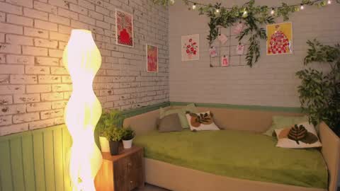 Snapshot of miraiaki chatting on 04/15/26, 11:06 Aki online show from 04/15/26, 11:06