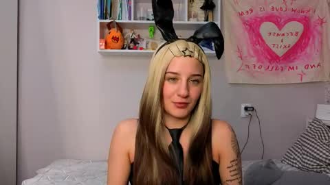 Snapshot of miralyn_ chatting on 04/28/26, 07:52 Cassie online show from 04/28/26, 07:52