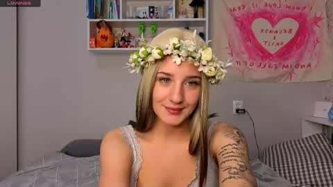 Snapshot of miralyn_ chatting on 05/17/26, 05:53 Cassie online show from 05/17/26, 05:53