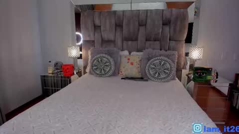 Snapshot of mirandacollins_ chatting on 10/14/25, 11:38 Miranda online show from 10/14/25, 11:38