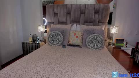 Snapshot of mirandacollins_ chatting on 11/22/25, 12:31 Miranda online show from 11/22/25, 12:31