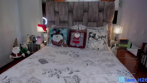 Snapshot of mirandacollins_ chatting on 12/15/25, 12:26 Miranda online show from 12/15/25, 12:26