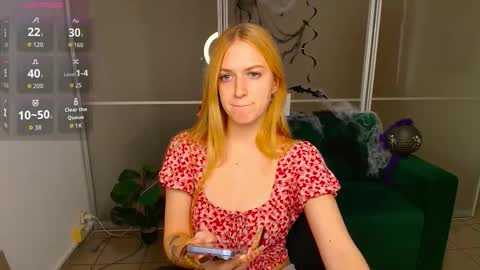 Snapshot of mirandamayers chatting on 11/04/25, 12:37 MirandaMayers online show from 11/04/25, 12:37