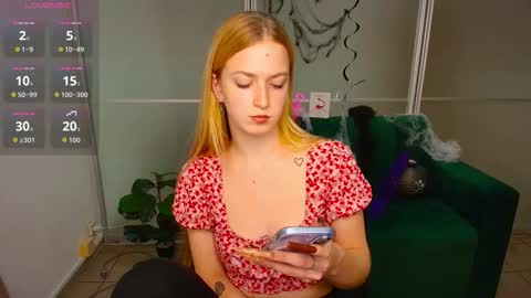 Snapshot of mirandamayers chatting on 11/11/25, 01:22 MirandaMayers online show from 11/11/25, 01:22