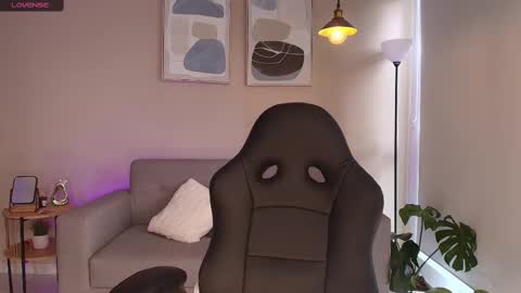 Miranda Shaw online show from 02/10/25, 08:21